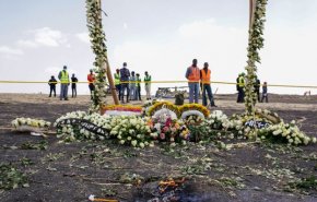 بالصور.. دفن 'أكياس تراب' بدلاً من رفات ضحايا الطائرة الإثيوبية