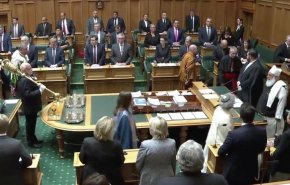 البرلمان النيوزيلندي يفتتح جلسته بقراءة القرآن + فيديو