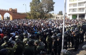 بالفيديو.. مدرسون يحتجون في المغرب للمطالبة بتحسين أوضاع العمل