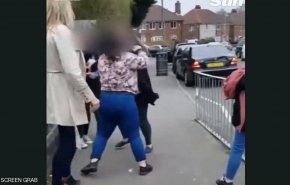 بالفيديو.. معركة الأمهات 'على باب المدرسة'