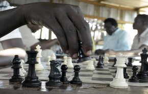 جنوب السودان، تجمع الأسود والأبيض علی صفحة الشطرنج