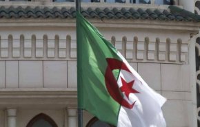 الجزائر تمنع 100 مسؤول ورجل أعمال من السفر إلى الخارج