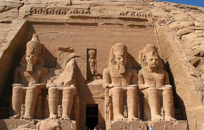 مصر.. اكتشاف بهو قصر الفرعون رمسيس الثاني الملحق بمعبده في أبيدوس