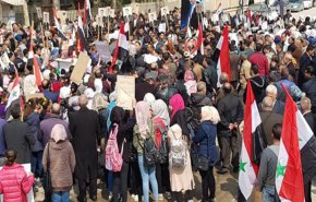 ادامه اعتراضات ملت سوریه به تصمیم اخیر ترامپ + فیلم
