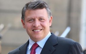 شابان سوريان يرغمان ملك الاردن على النزول من سيارته+صورة