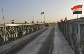 شاهد جسر الحرية العائم في الموصل ينقسم نصفين