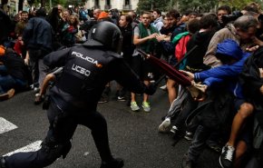 مواجهات عنيفة تندلع في كاتالونيا الإسبانية
