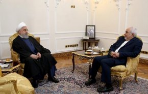 الرئيس روحاني يؤكد ضرورة العمل على تقليل تبعات الحظر السلبية