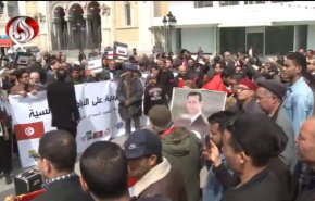شاهد: مسيرة شعبية في تونس رفضا للمطبعين وغياب سوريا عن القمة