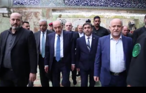 بالفيديو...الرئيس بري يتشرف بزيارة مرقد الامام علي (ع)