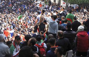نقشه امارات و فرانسه برای جلوگیری از دستیابی مردم الجزایر به خواسته های خود
