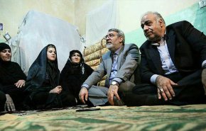 شاهد: وزيرالداخلية الايراني في المناطق المنكوبة بالسيول