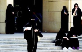 تعرف على قصة طالبات جامعة سعودية رفضن ارتداء عباءة تخرج مثيرة للجدل