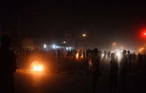 الظلام يعم السودان تماما بسبب انقطاع تيار الكهرباء 
