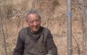 بالفيديو: جندي صيني بلا أرجل يعطي درس في الحياة لمن يشاهده