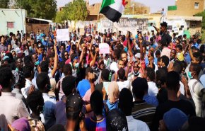 باحث سوداني يكشف عن القرار الذي قصم ظهر نظام البشير