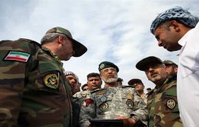 الحضور المكثف للجيش الايراني في معظم قرى 