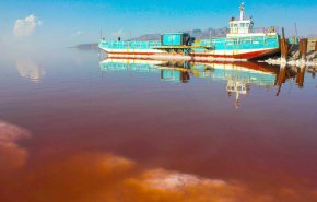 کشتی آرتمیا پس از 7 سال در دریاچه ارومیه شناور شد