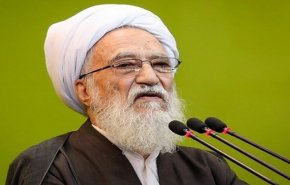 خطيب جمعة طهران بزي الحرس الثوري: أميركا هي أم الإرهاب