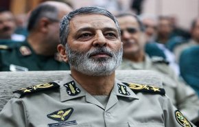 ايران لن تقيم استعراضات يوم الجيش في المناطق المتضررة بالسيول
