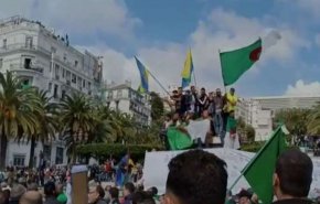 احتجاج على 'الرئيس' الجزائري الجديد مطالبا برحيله!
