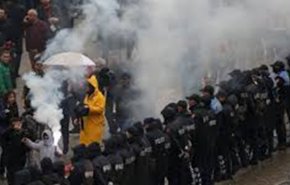 زد و خورد پلیس با مخالفان دولت در تیرانا