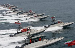 نیروی دریایی ارتش در آب های نیلگون خلیج فارس رژه برگزار می کند/ ورود نداجا به عرصه ساخت ناوشکن/ هدف آمریکا از لفاظی علیه سپاه