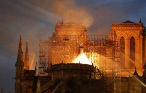 آتش‌سوزی در کلیسای نوتردام مهار شد؛ ماکرون: «نوتردام» را دوباره می‌سازیم