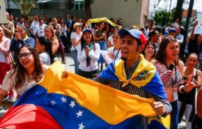 طرفداران «مادورو» در کاراکاس به خیابان‌ها آمدند