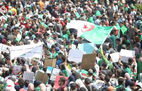 تظاهرات في الجزائر للمطالبة برحيل رموز حقبة بوتفليقة