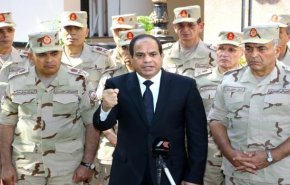 الجيش المصري يهنئ بـ'الاداء المشرف' في استفتاء الدستور