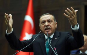 أردوغان يتحدث عن حفتر.. غارات ليلية على طرابلس وسفينة حربية برأس لانوف