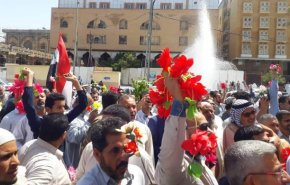 تظاهرة باسلوب جديد امام القنصلية البحرينية في النجف
