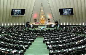 البرلمان الإيراني يبلّغ الحكومة بتنفيذ قانون الرد بالمثل على أميركا