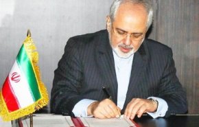 ظريف يطالب بتنمية العلاقات بين طهران والدوحة
