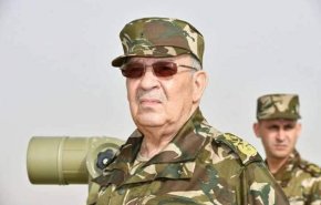 قائد الأركان الجزائري يتهم 