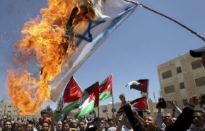 عشائر أردنية تصر على حرق علم كيان الاحتلال 