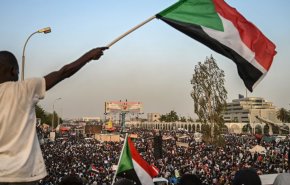 متظاهرو السودان يغيرون شعارهم .. وهذا ما طالبوا به!