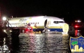 سقوط طائرة أمريكية على متنها 136 شخصا في نهر! 