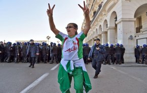 شاهد.. الحراك الجزائري يقر المفاتيح الثلاثة التي ستنقذ البلاد