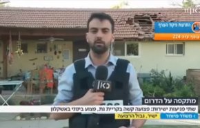 بالفيديو: لحظة هروب مراسل قناة إسرائيلية من صواريخ المقاومة