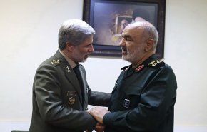 جزئیات دیدار وزیر دفاع با سرلشکر سلامی