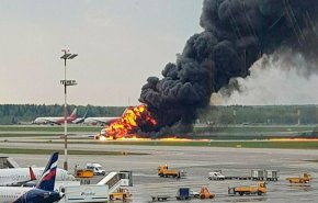 لحظات مروعة لاول فيديو من داخل طائرة الركاب الروسية المحترقة
