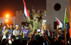 رئيس حزب سوداني: الثورة قطعت رأس النظام، لكن 