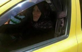 أول سائقة سيارة اجرة في حلب تعاني من ازمة البنزين
