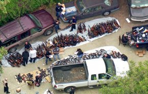 بالصور.. مصادرة ألف قطعة سلاح خلال تفتيش منزل بأمريكا