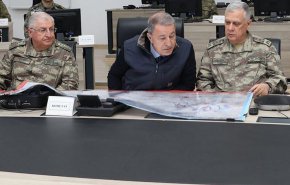 وزير الدفاع التركي على الحدود السورية في 'زيارة تفقدية'
