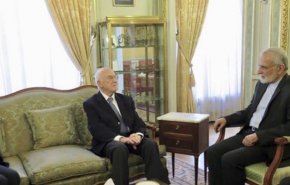 خرازي ووزير خارجية فرنسا الاسبق يؤكدان على تطوير العلاقات الثنائية