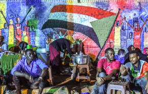 لوحة جدارية بطول 3000 متر تعبر عن مطالب الشعب السوداني+فيديو