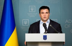 وزير الخارجية الأوكراني يعلن على الهواء استقالته من منصبه